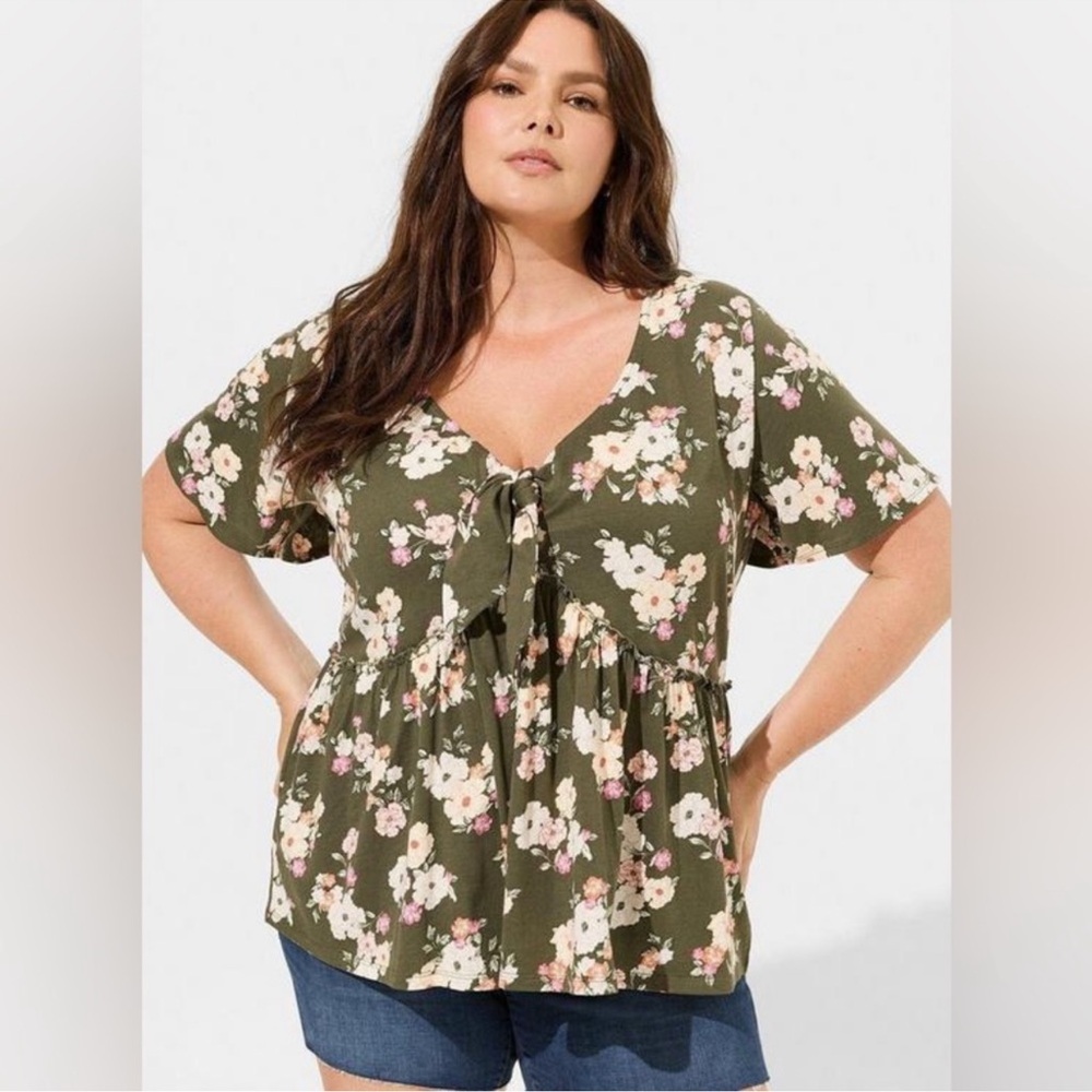 Torrid Heritage Jersey v-neck floral top new with tags size 0
